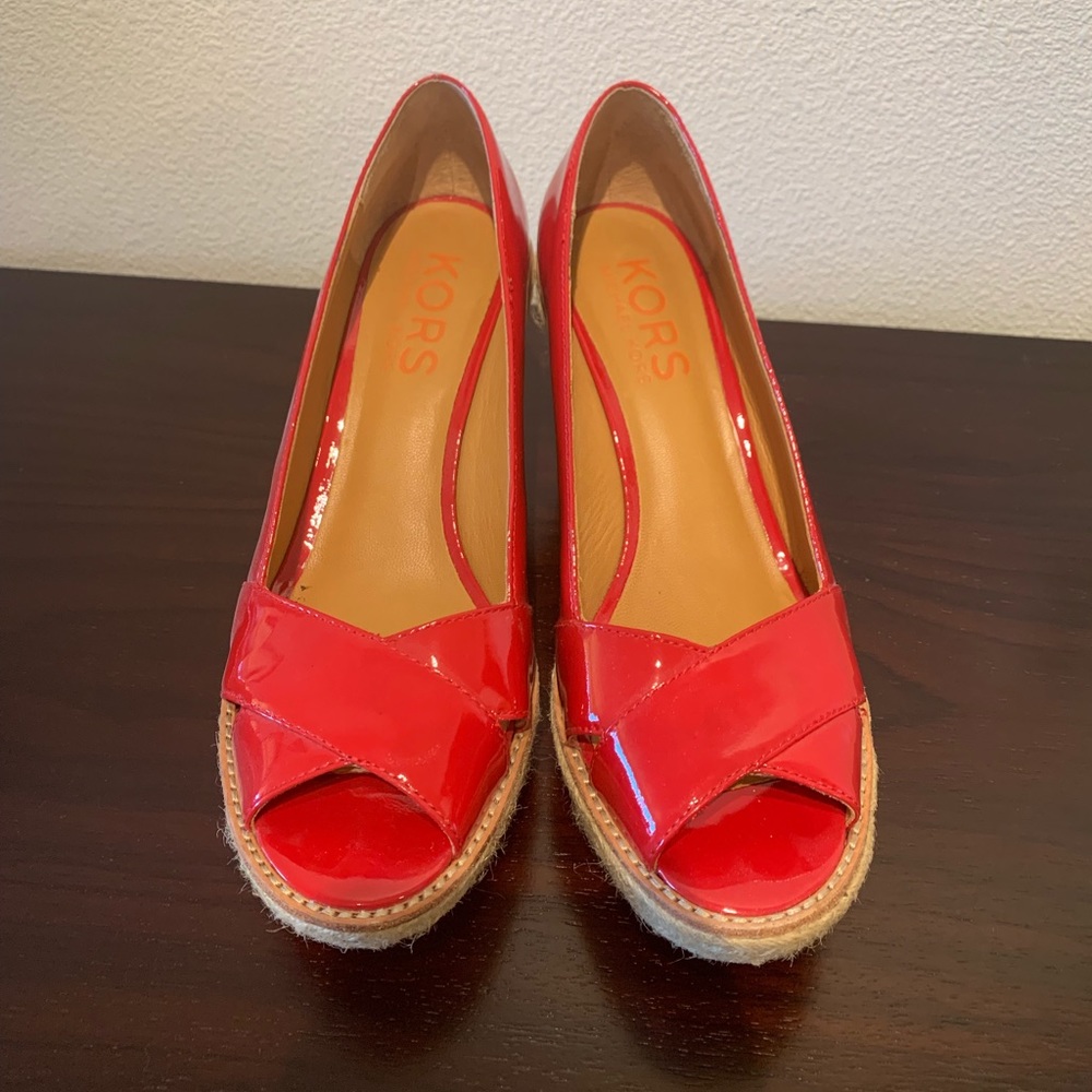 KORS Michael Kors Patent Wedges